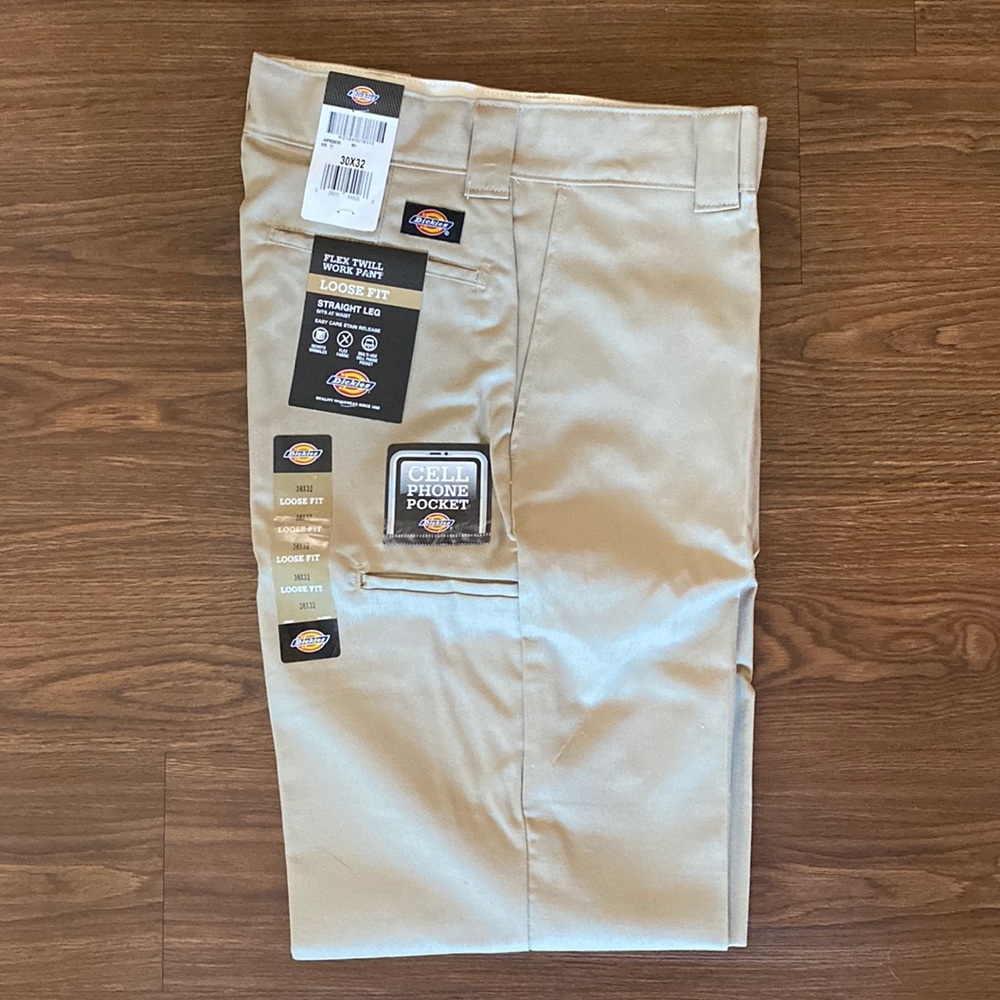 Mens 30 x 32 Flex Twill Work Pants Loose Fit Straight Leg.